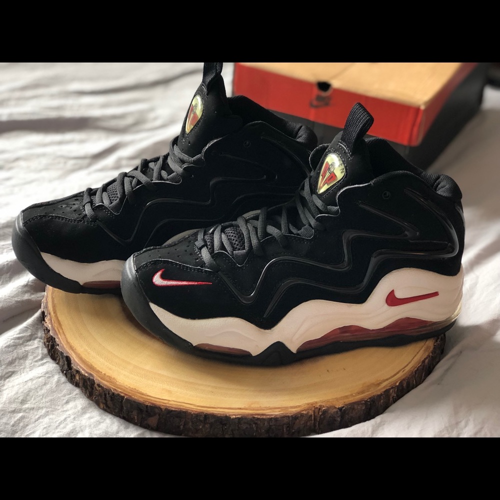 Nike Air Pippin 1 Black/Varsity Red & White Sz 8.5